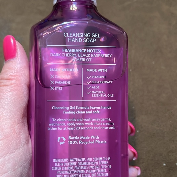 NWT Bath & Body Works Cleansing Gel Hand Soap-Black Cherry Merlot - Picture 2 of 3